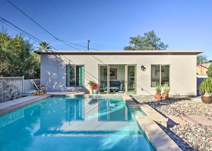 Holiday home < 3 Mi To U Of A: Poolside Oasis In Tucson! *