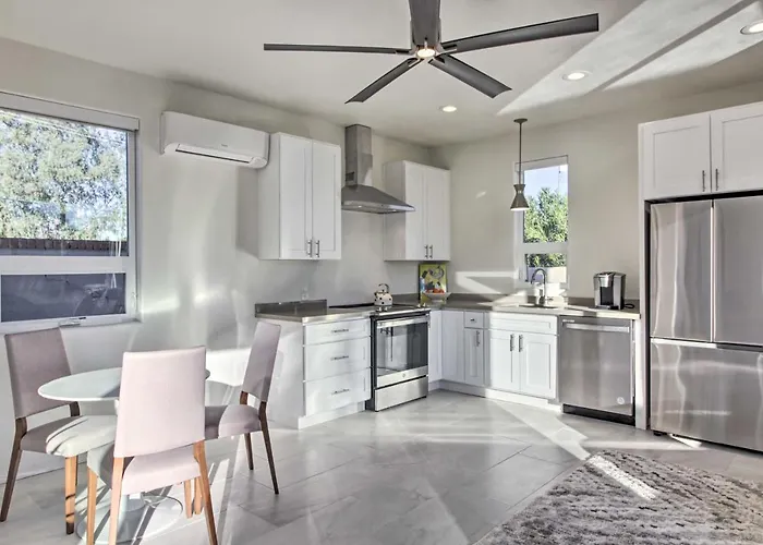 Holiday home < 3 Mi To U Of A: Poolside Oasis In Tucson! Tucson