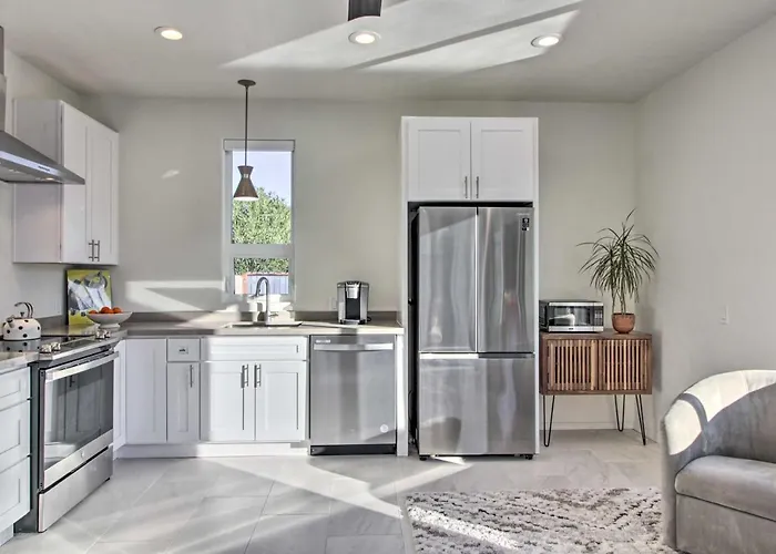 < 3 Mi To U Of A: Poolside Oasis In Tucson! Holiday home *