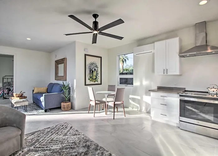 Holiday home < 3 Mi To U Of A: Poolside Oasis In Tucson!