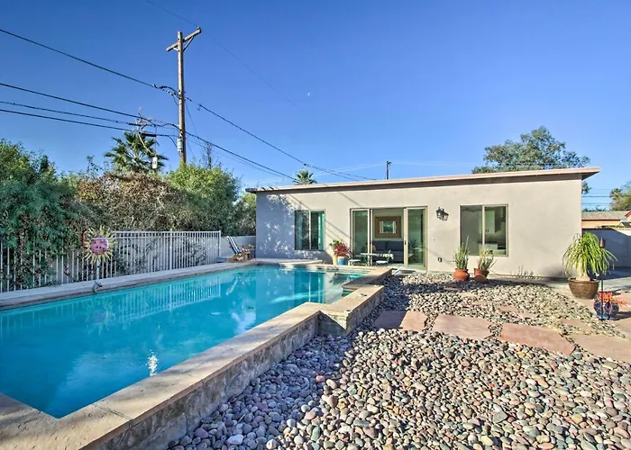 Holiday home < 3 Mi To U Of A: Poolside Oasis In Tucson!